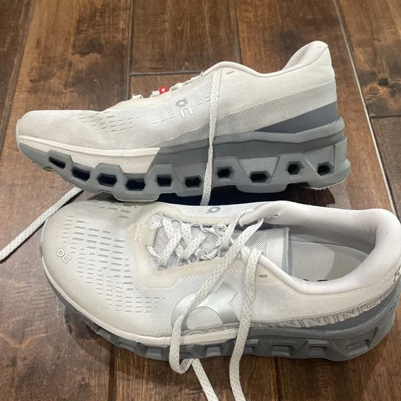 Oncloud running shoe size 7 - Picture 3 of 6